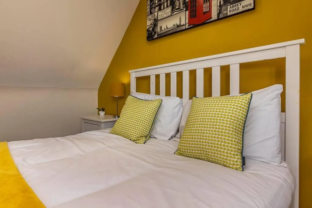 Dovecote House Beeston Private Parking 15Mins From Nottingham City Centre Close To Qmc Hospital Holiday home
