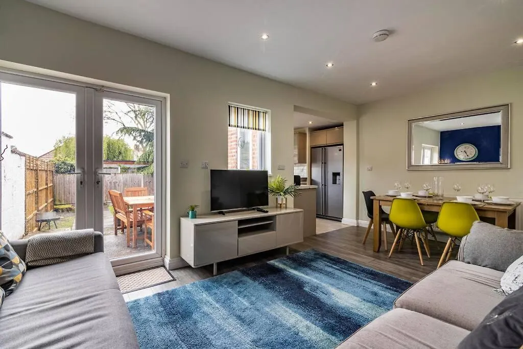 Holiday home Dovecote House Beeston Private Parking 15Mins From Nottingham City Centre Close To Qmc Hospital
