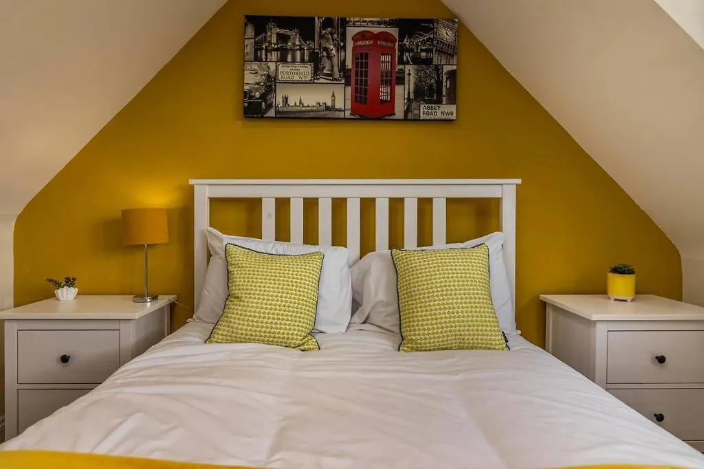 Dovecote House Beeston Private Parking 15Mins From Nottingham City Centre Close To Qmc Hospital Holiday home
