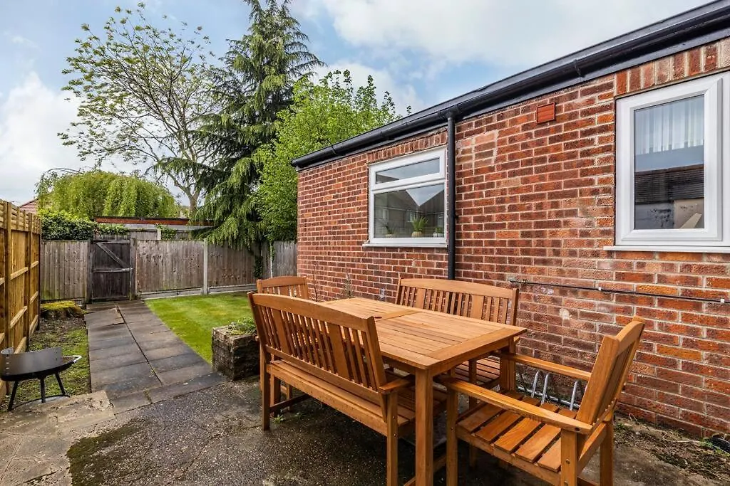 Dovecote House Beeston Private Parking 15Mins From Nottingham City Centre Close To Qmc Hospital