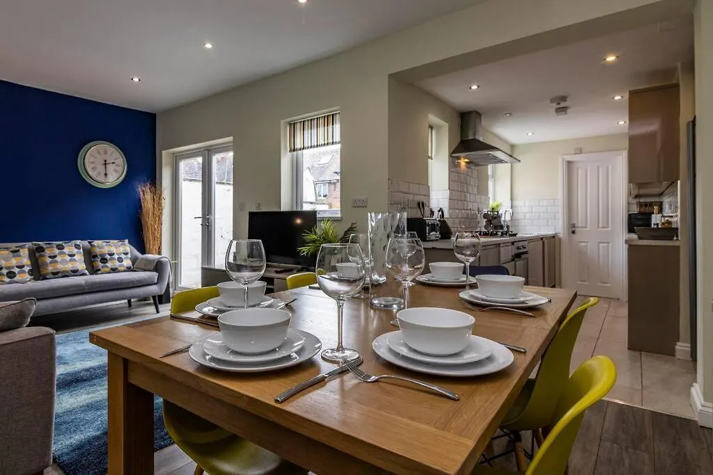Dovecote House Beeston Private Parking 15Mins From Nottingham City Centre Close To Qmc Hospital Holiday home
